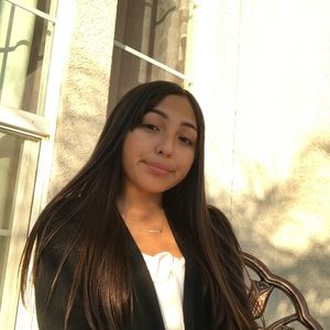 Meet your Posher, Chloe